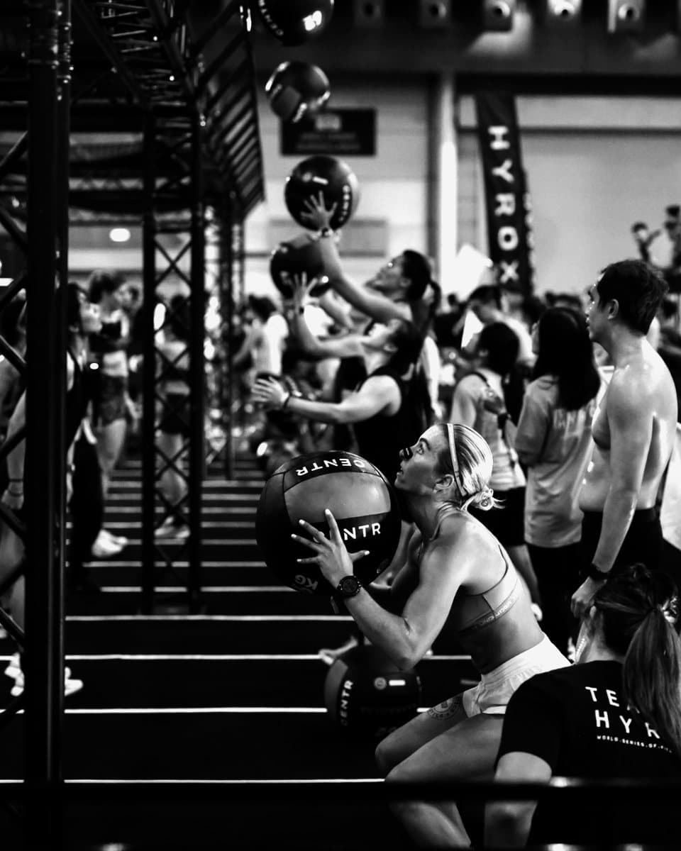 Megan catching a wall ball at a Hyrox race